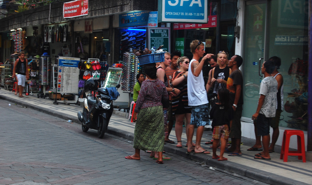 Jalan Legian Hariadhi