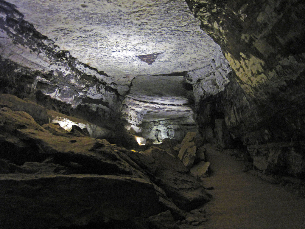 Giant canyon passage (Main Cave, Mammoth Cave, Kentucky, USA) 5 (24255461528)
