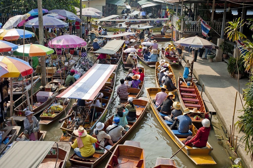 Damnoen Saduak Floating Market