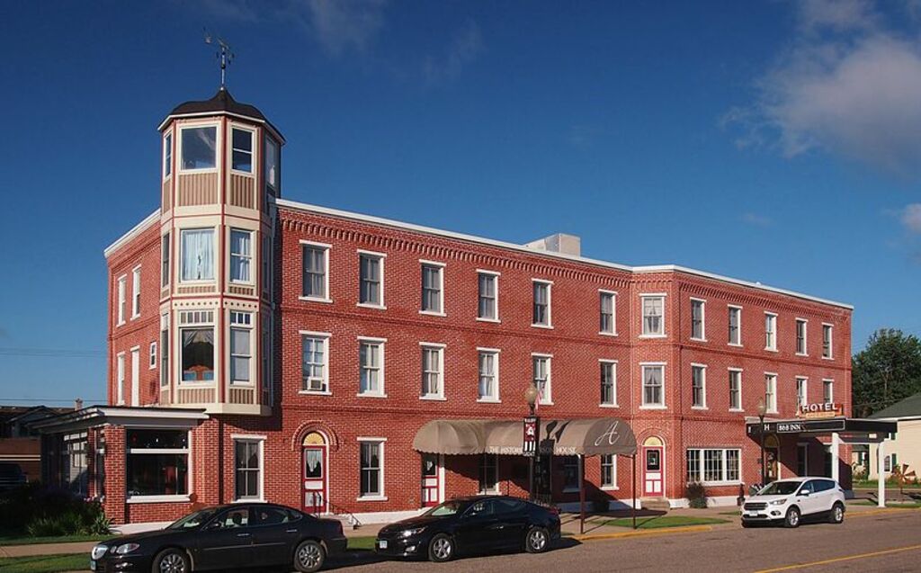 Historic Anderson House Hotel