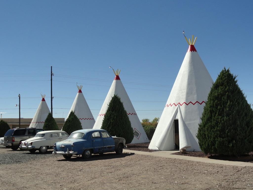 Those famous teepees, in Holbrook, Arizona (35974050042)