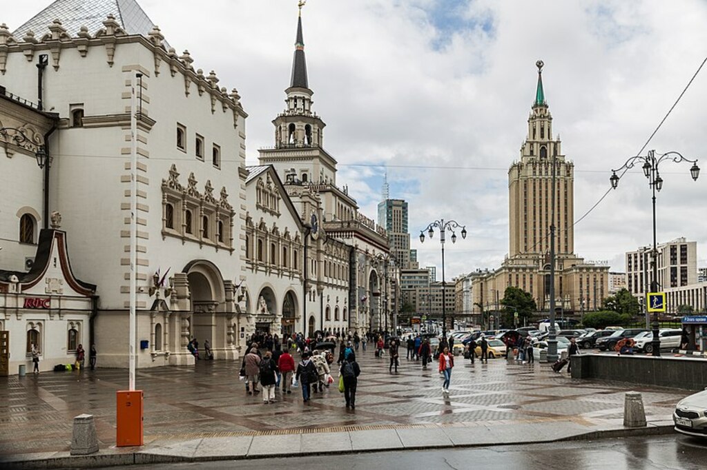 Moscow, Kazansky Rail Terminal and Leningradskaya Hotel (27475772844)