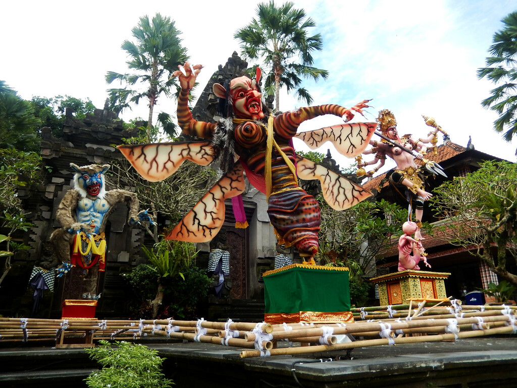 Ogoh-ogoh statues in front of the Puri Lukisan Museum in Ubud