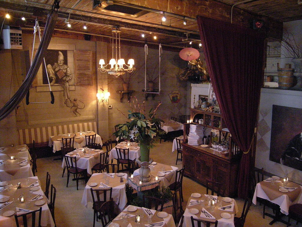 Seattle - The Pink Door interior