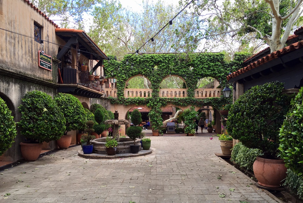 Sedona - Tlaquepaque Arts & Crafts Village - Patio De Las Campanas (3) (35747119955)
