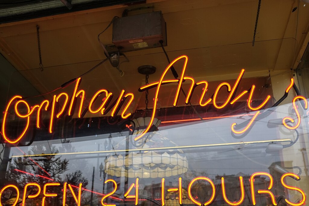 Orphan Andy's (25290223104)
