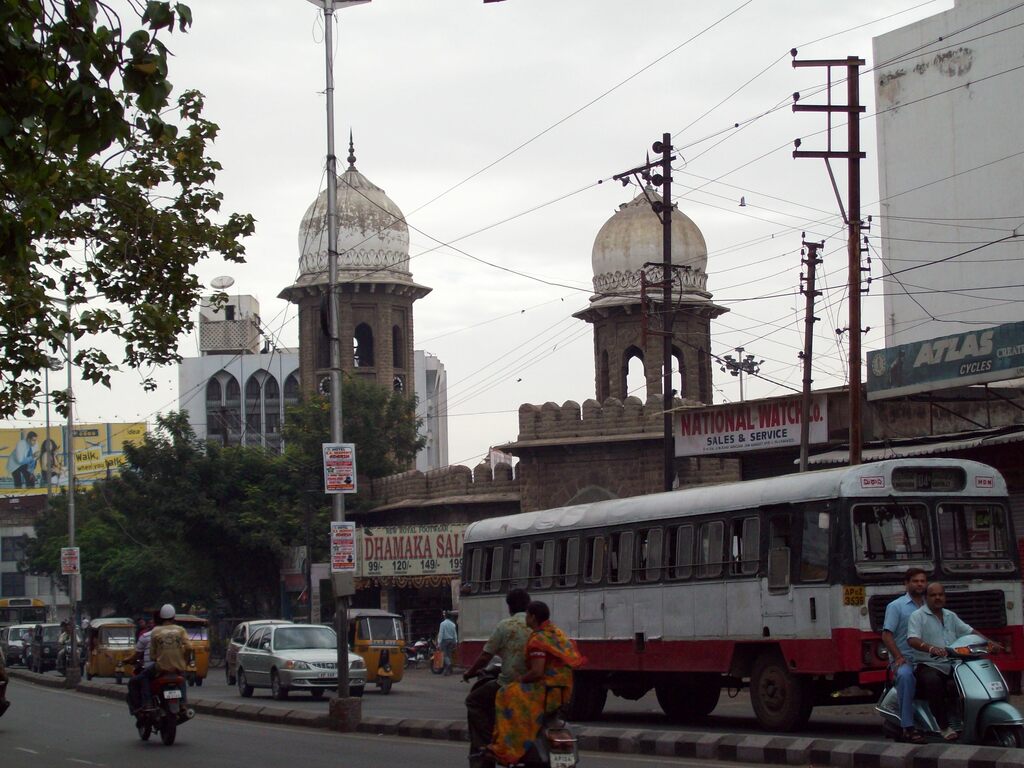 Moazzam Jahi Market Left