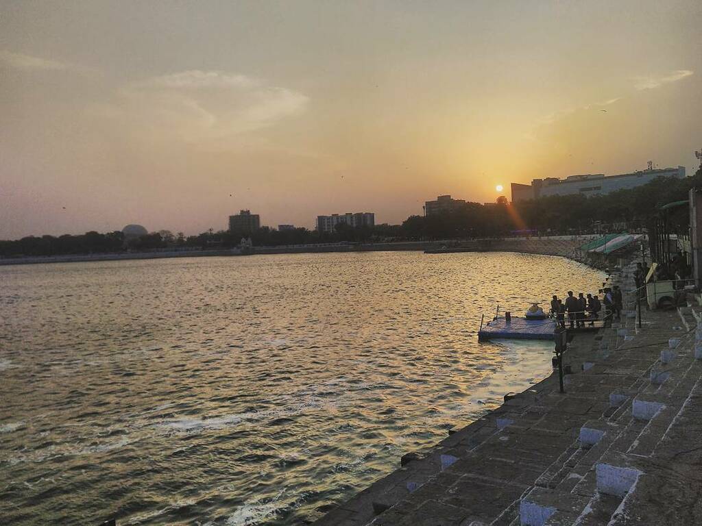 things to do in ahmedabad | admire the beauty of kankaria lake