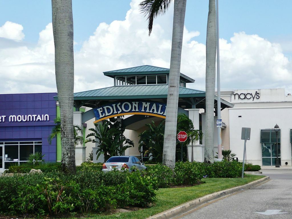 Edison Mall in Fort Myers - panoramio
