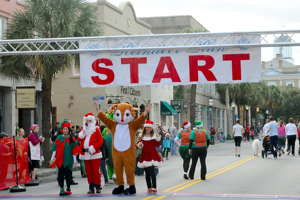 Members of 4-118th Infantry support local Reindeer Run 120112-Z-ID851-001