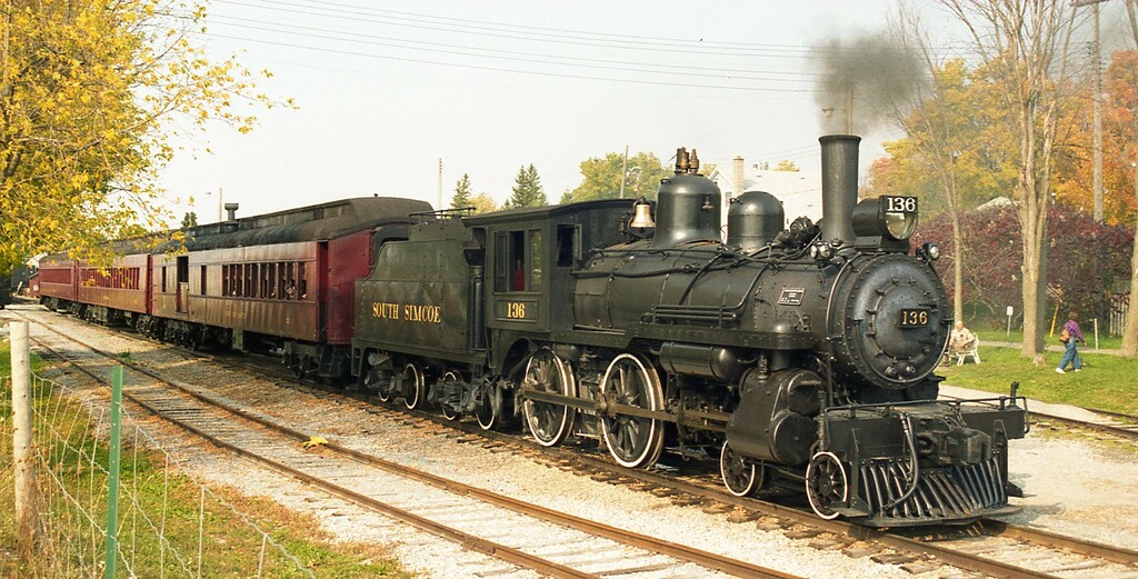 South Simcoe 138 4-4-0 at Tottenham Station 260997