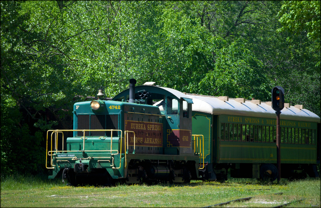 Eureka Springs and Northern Arkansas - Pulling Into The Station