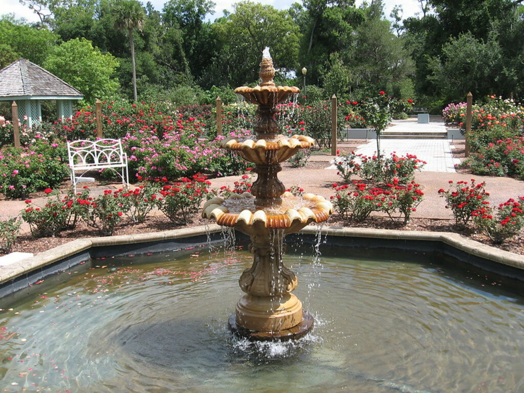 Harry P Leu Botanical Gardens Rose Garden fountain