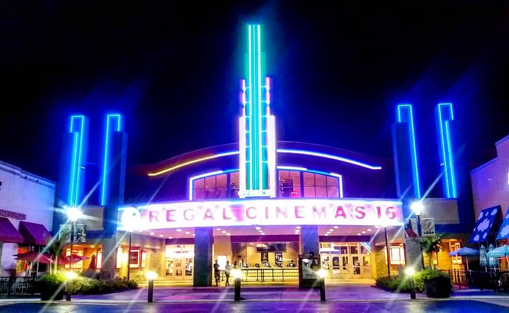 watch a movie at regal pointe orlando