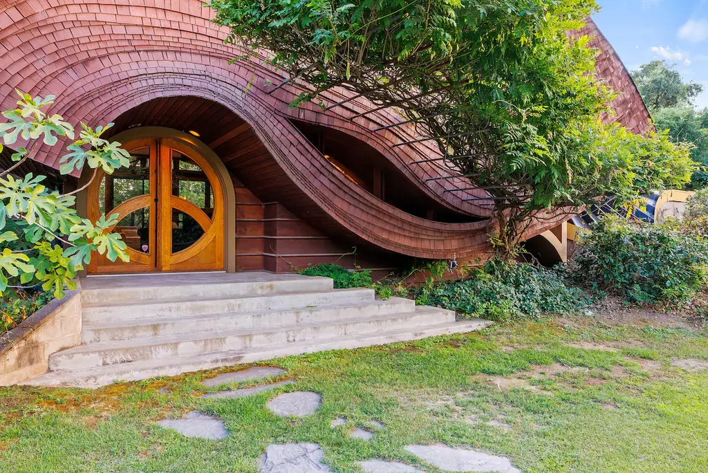 Hobbit House at Collins Creek