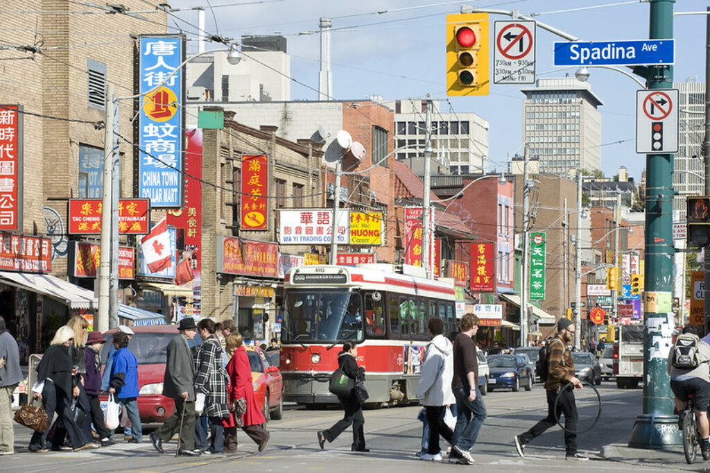 Toronto: Dundas St, Chinatown