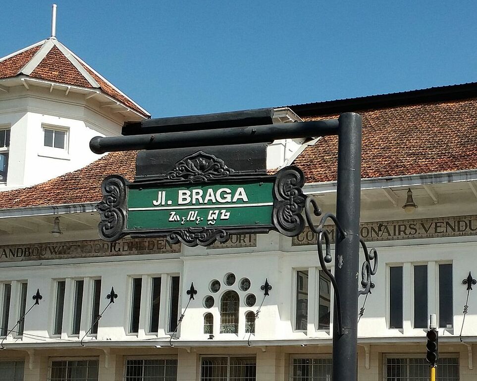 Jl Braga Street Sign in Bandung 002
