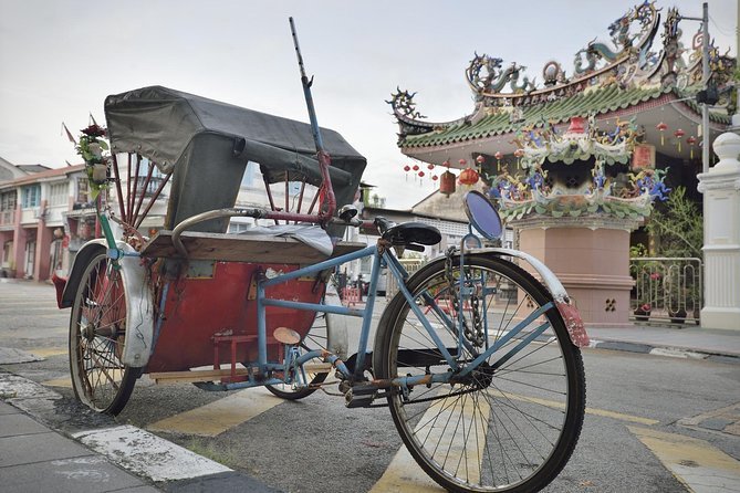 naik becak menelusuri jalan-jalan warisan penang
