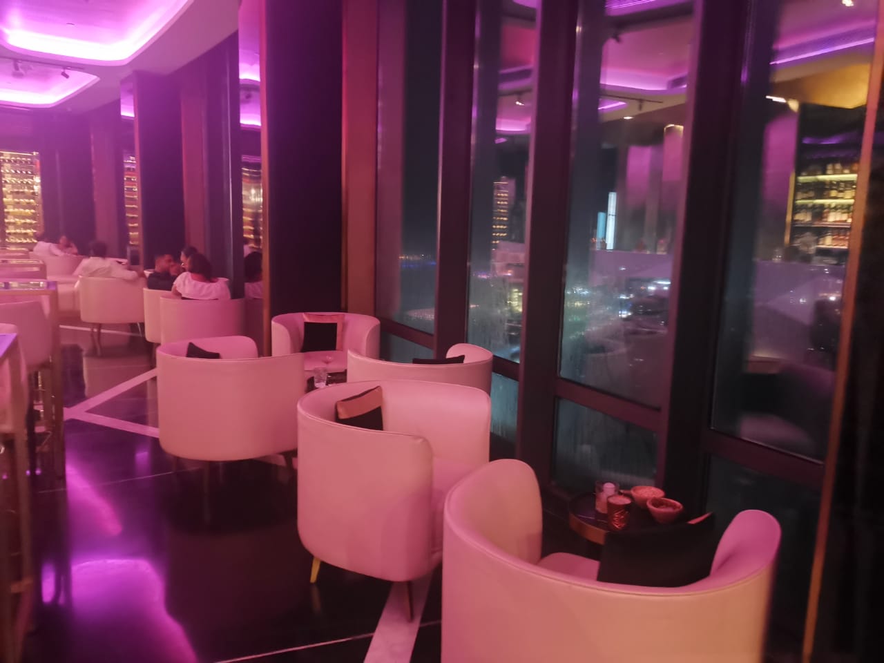 Window side lounge at 31 in '31 32'