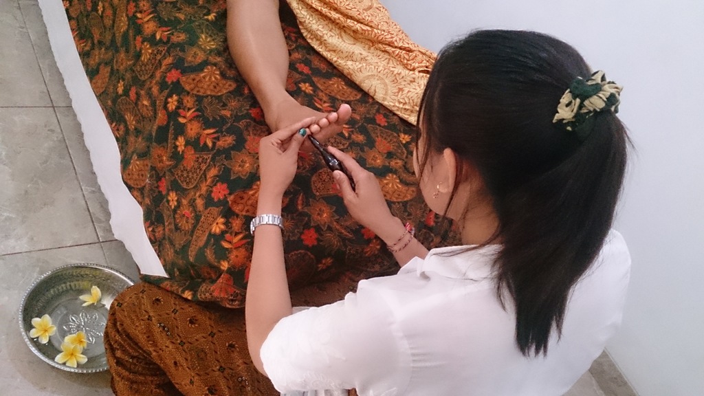 Foot Reflexology at Bening House & Spa, Batubelig