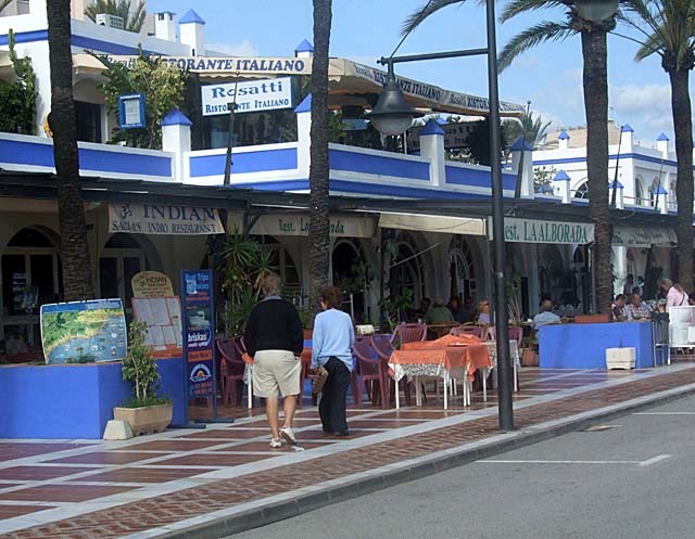 Restaurants in Estepone Marina