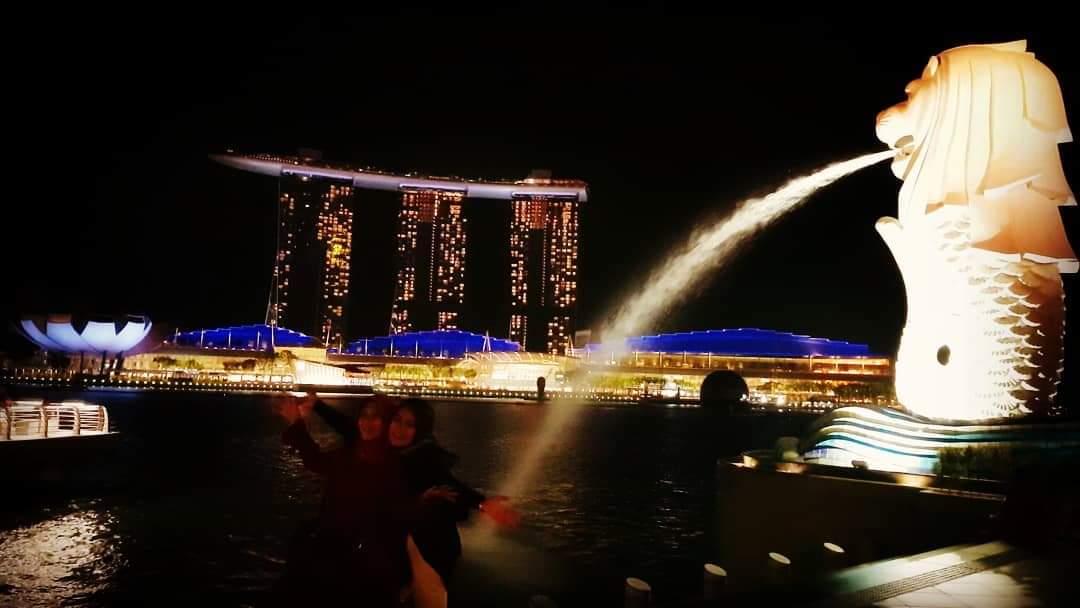 MBS and Merlion @ 11pm on a weekday