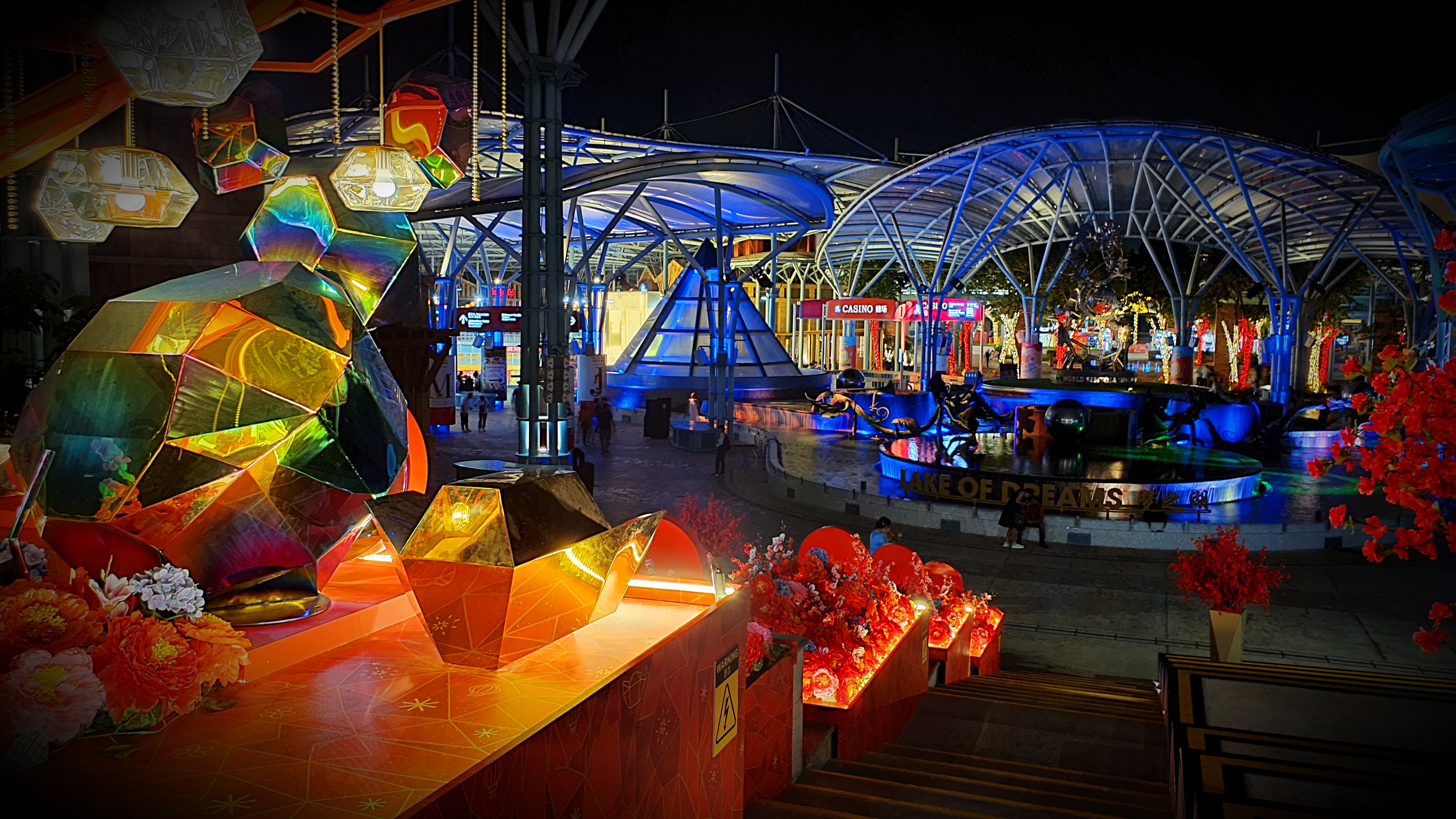 Enjoy the late night walk at Festive Walk