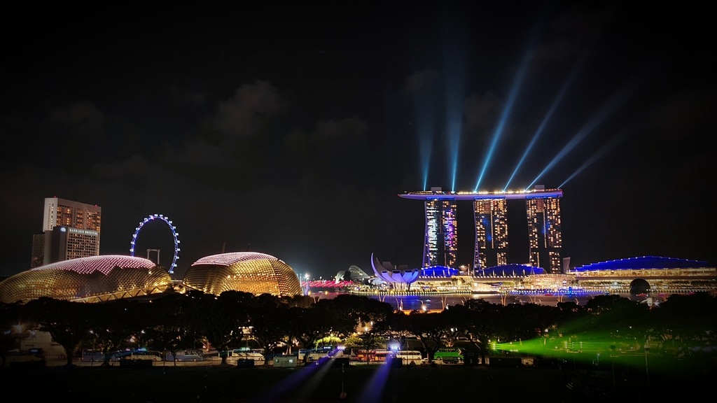Marina Bay Icon landmark - MBS, Esplanade, Singapore Flyer 