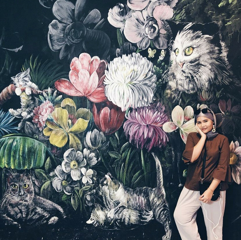 One with a cat mural!