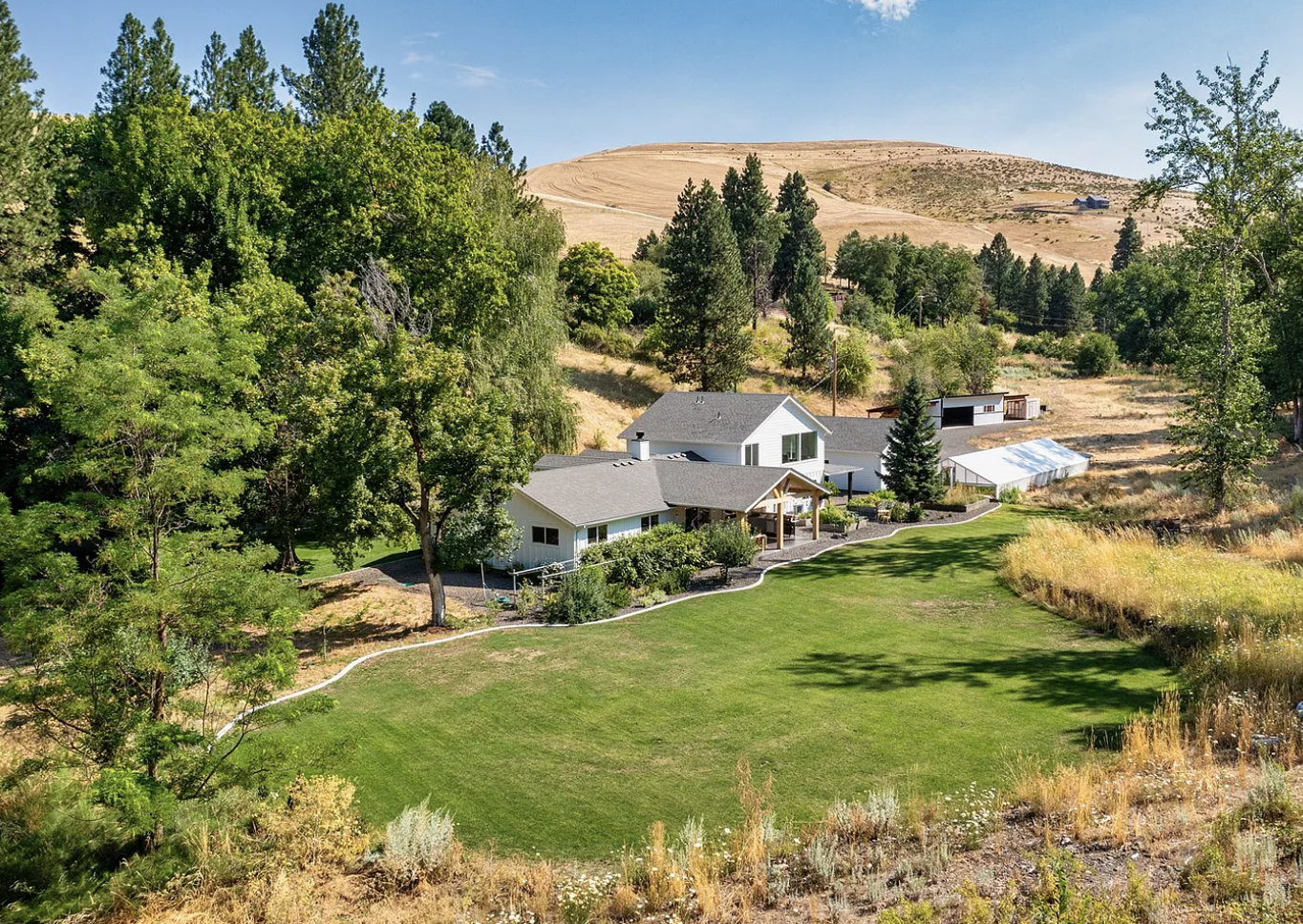 Beautiful Klicker Mountain Homestead 