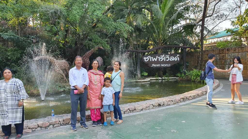 A mandatory group photo before we leave