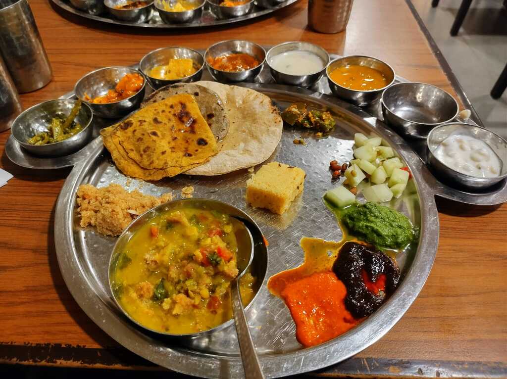 A veg thali at Ranisa by Jain Chawal Wale
