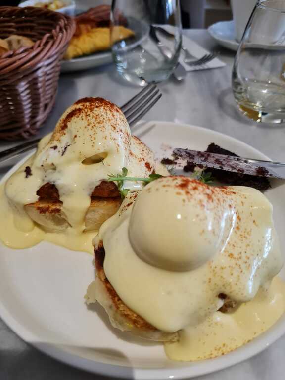 Eggs Benedict