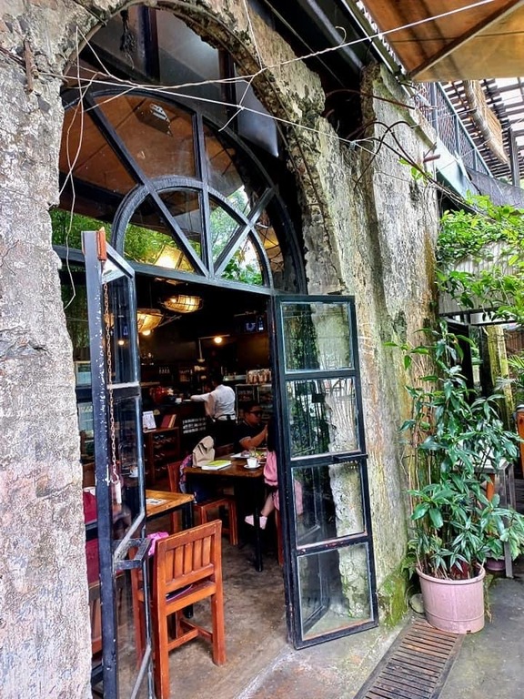 Cafe By The Ruins