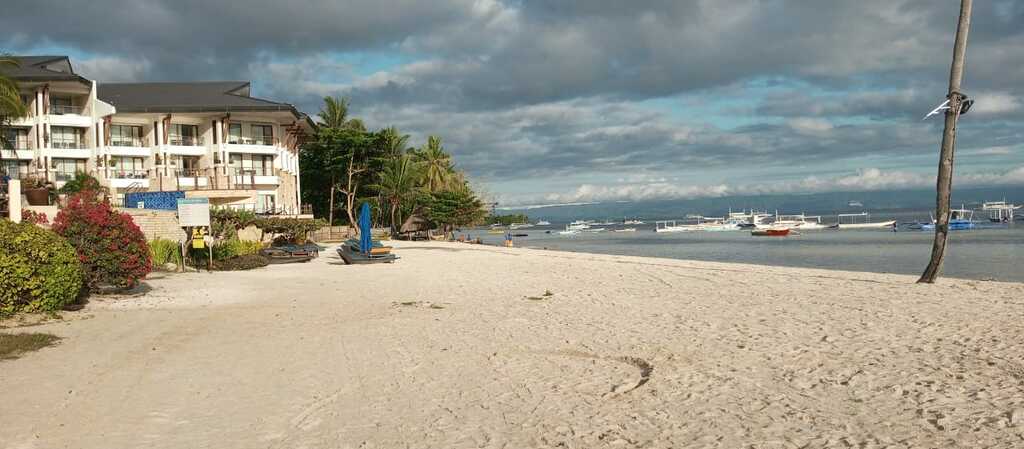 Bellevue Resort - white sand beach