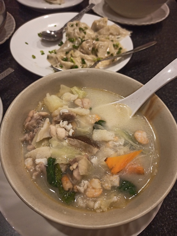 Chimney soup and steamed chicken wonton