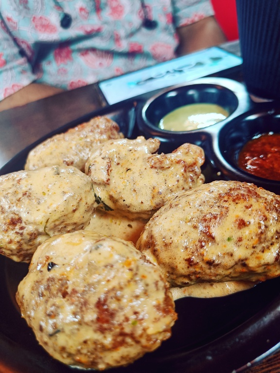 Mom Hand Momos in Satya Niketan