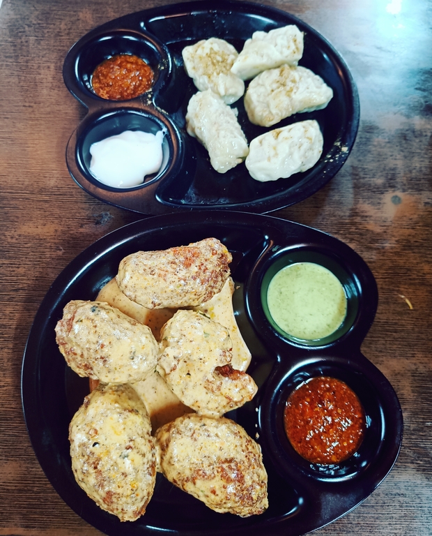 Mom Hand Momos, Satya Niketan