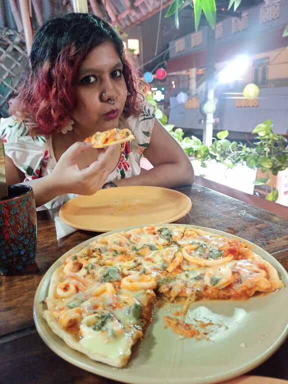 Pescatore pizza at Le Yogi