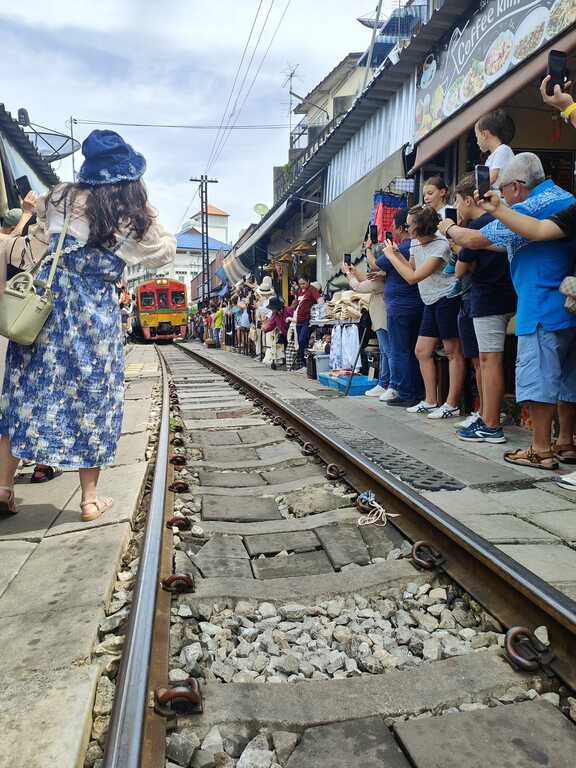 Maeklong Train Market