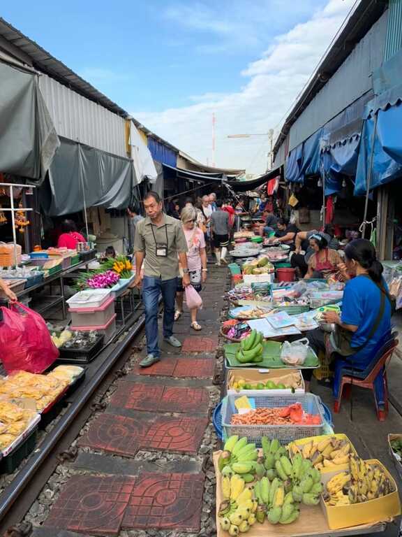 Maeklong Train market 1