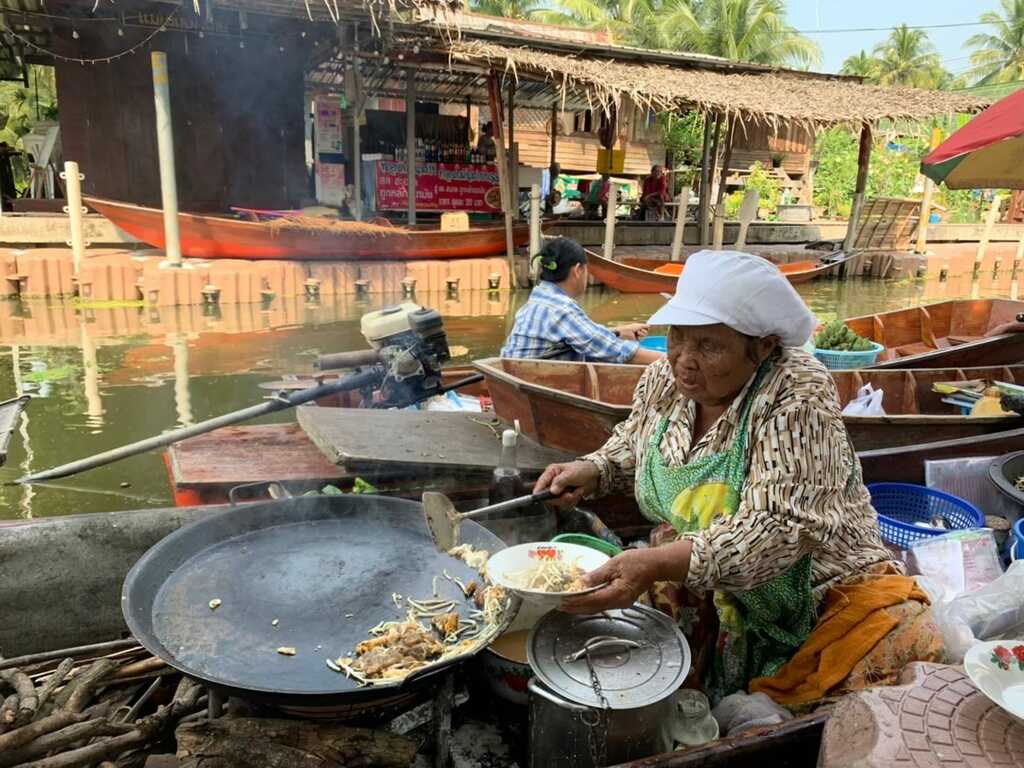 Floating market Tha Kha