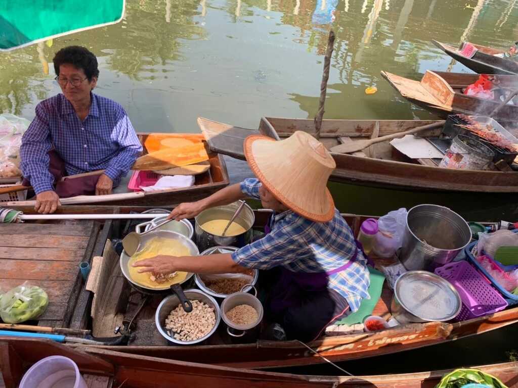 Floating market - Tha kha