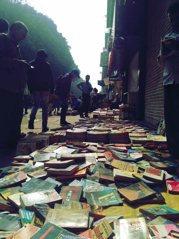 Book flea market in Daryaganj 