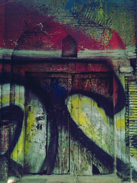 Graffiti on Chandni Chowk street̄
