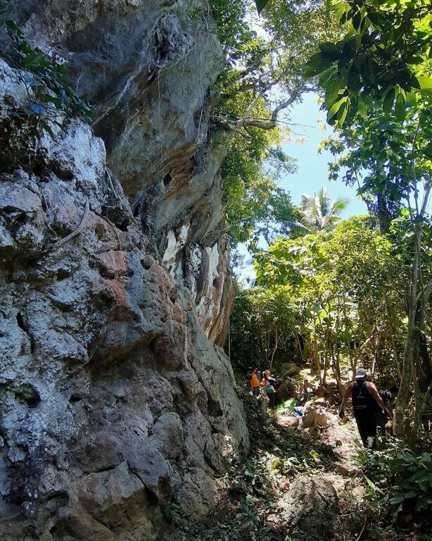 Mataas Crag, Cagraray Island, Bacacay, Albay
