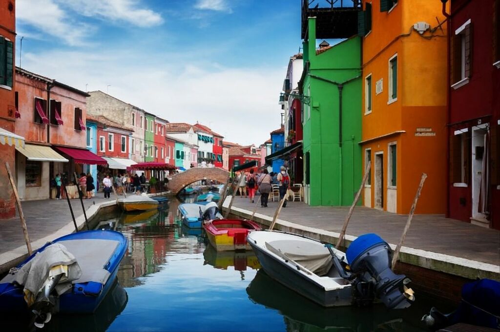 The colorful houses around the canals