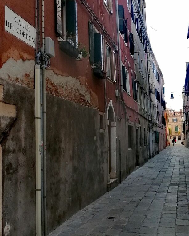 Visit artisans' shops at Calle dei Cordoni