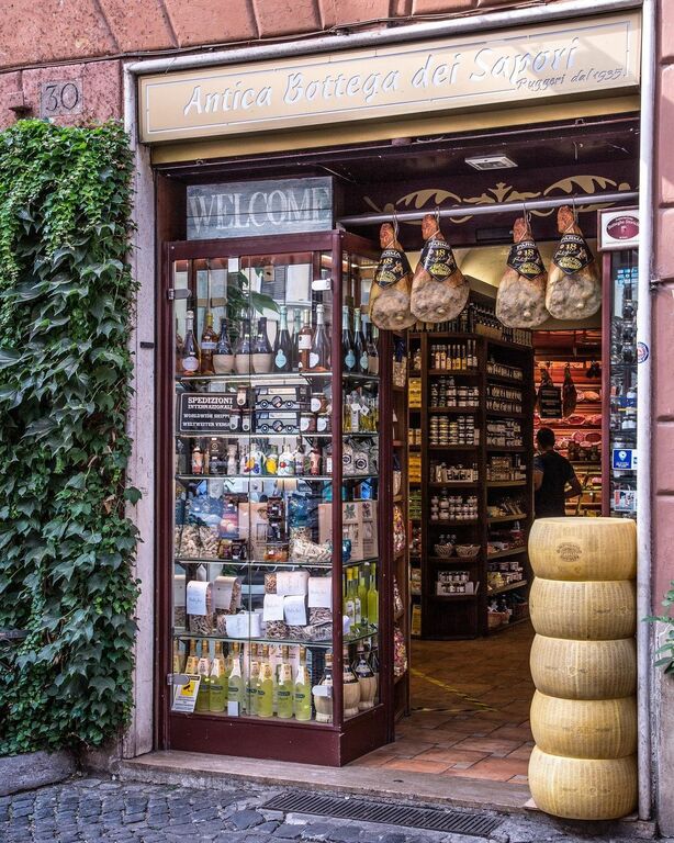 An antique shop at Via dei Coronari