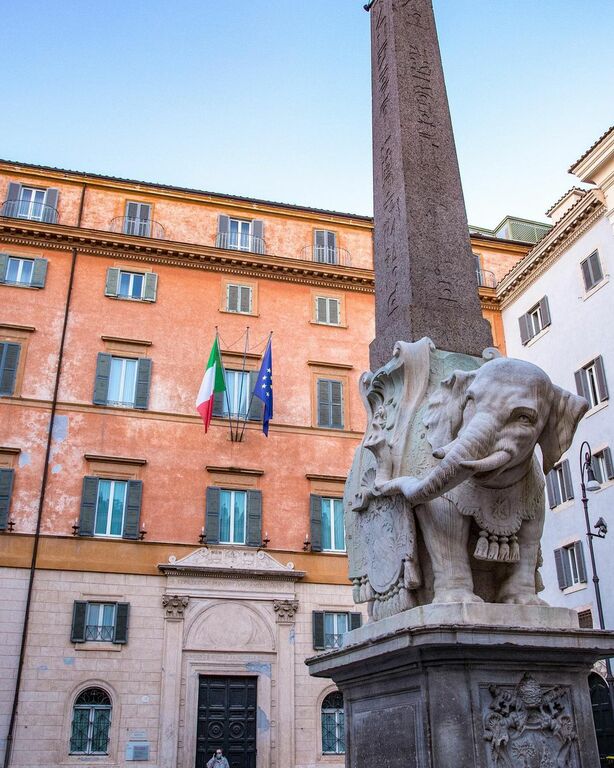 The obelisk supported by the elephants